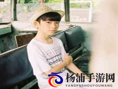 王伟忠和儿媳周莹回乡扫墓：传统祭扫新时代传承感人温情-1