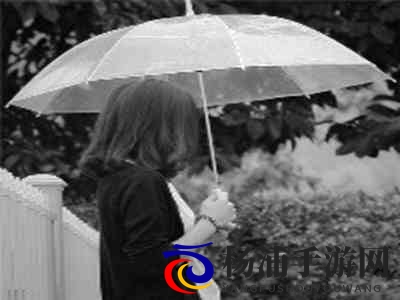 丰满的亚洲女人毛茸茸:海岛上魅力十足的东方女性湿润肌肤-2