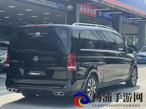 男生舔女生坤坤：男子亲吻女孩的幸福瞬间顿时定格-2