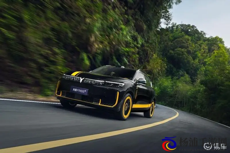 周莹回乡下被爸爸抱回老家：少女重归故里由父亲携带回乡-1