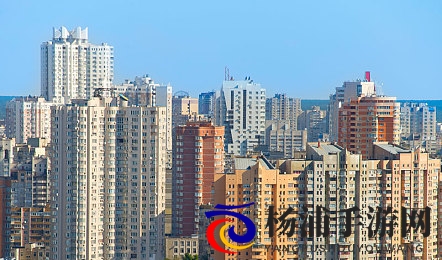 销售保险套的女销售叫顾客来|女推销员邀客户了解安全措施-1