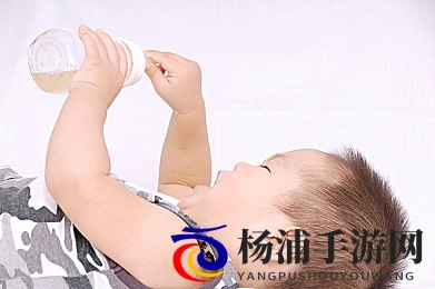 男朋友故意憋尿揉肚子|探索真实情感的创新游戏引发热潮-2