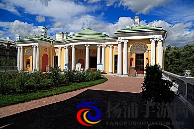 挠裸体女同学乳尖到崩溃|调皮同学激怒女士引发情绪崩溃-1