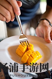 和少妇邻居厨房做爰3|邻居女厨师的甜蜜日常体验-1