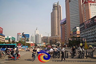 空少玩弄男体育生|空中小姐挑逗男子运动健将-1