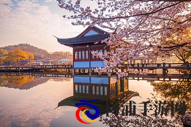 挠裸体女同学乳尖到崩溃|调皮同学激怒女士引发情绪崩溃-3