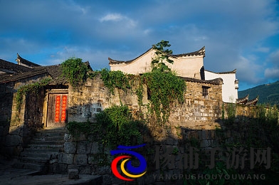 男生女生在床上打扑克|男女共枕边娱乐玩牌游戏-1