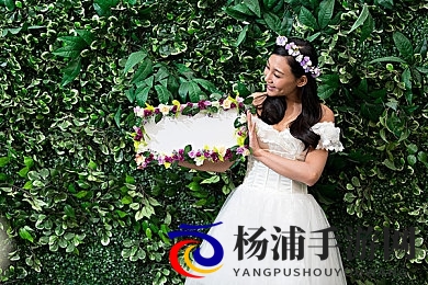 娇妻蒙着眼睛被按摩师3p|都市隐私新挑战引发社会思考-1