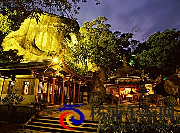 男人用嘴添女人下身视频|网络低俗内容泛滥引发社会警示-1