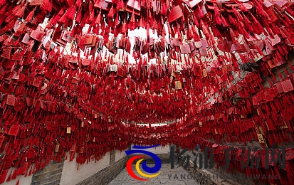 3p被两个男人换着玩|两男轮流体验三人快乐-1