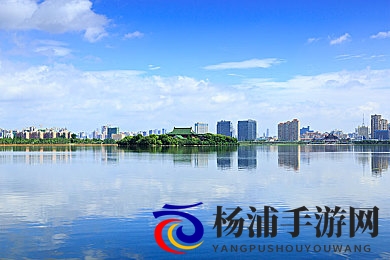 刷子刷小女孩子脚底心|用刷子轻轻按摩少女的脚掌中心-2