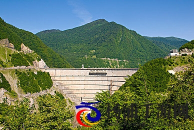 把冰块一颗一颗往里堆到肚子里面|极限挑战背后隐藏的健康与心理隐患-2