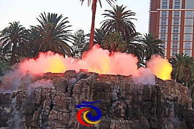 女被 c 扒衣服种草莓软件|女性探索新鲜趣味软件体验-1