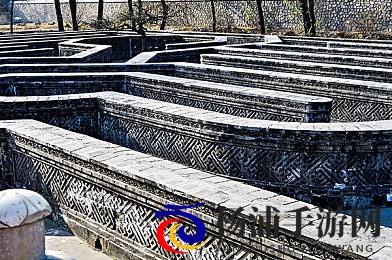 香蕉插进桃子里|创新水果玩法引领休闲新风潮-1