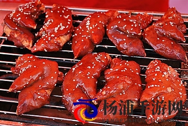 貂蝉被扒下内裤露出屁股|舞台意外引发隐私争议引发广泛关注-2