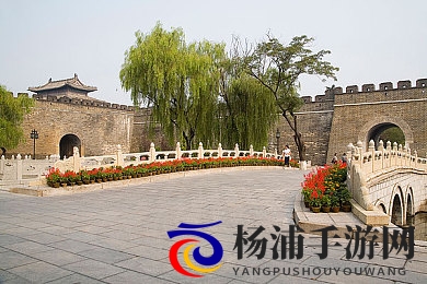 表妺洗澡忍不住c了她|姐姐淋浴时忍不住亲吻妹妹-2