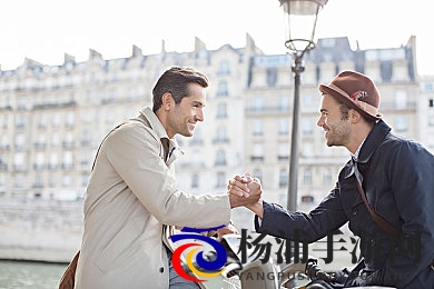 黑人巨大怪物吊|网络视觉冲击引发文化反思