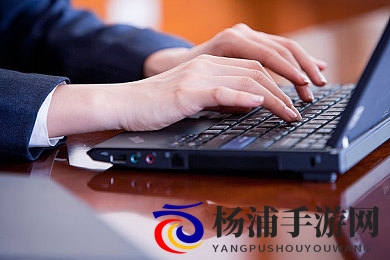 巜商务出差与女老板同房|职场隐私边界难题引发广泛关注